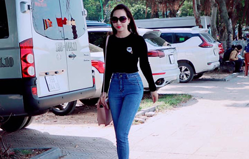 Cô giáo xinh đẹp và cậu học trò ngây thơ